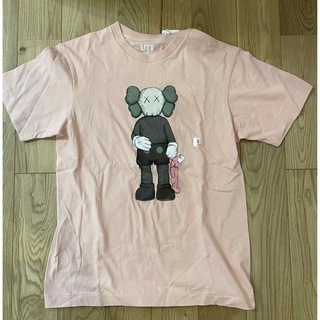 ユニクロ(UNIQLO)のUNIQLO x KAWS コラボTシャツ　Sサイズ(Tシャツ/カットソー(半袖/袖なし))
