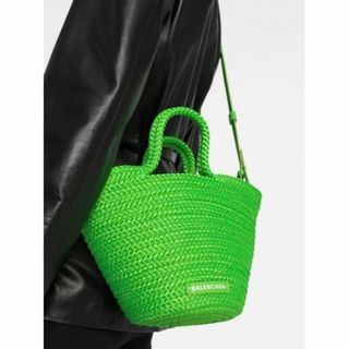 バレンシアガ(Balenciaga)のバレンシアガ×IBIZA スモール ストラップ付きバスケットS アシッドグリーン(かごバッグ/ストローバッグ)