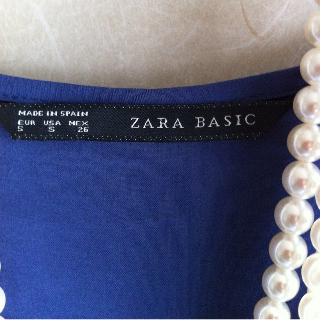 ZARA(ザラ)のzaraのシャツ H＆Mのネックレス付き レディースのトップス(シャツ/ブラウス(長袖/七分))の商品写真