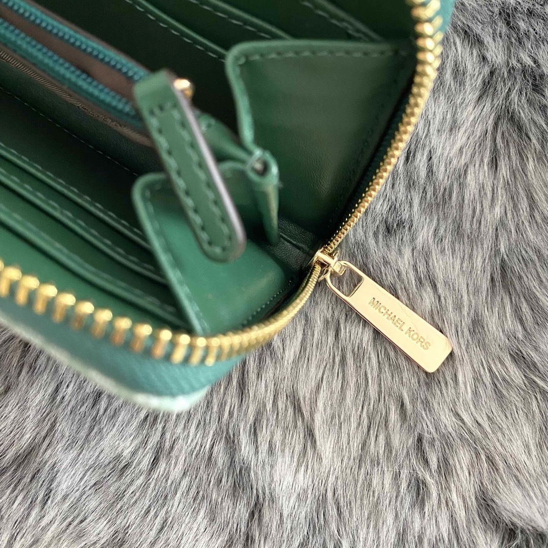 新品 新色☆MICHAEL KORS グリーン シグネチャー レザー 折り財布