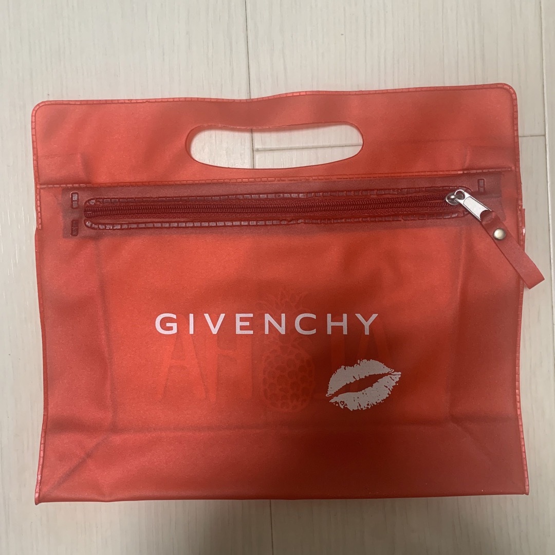 GIVENCHY(ジバンシィ)のジバンシー　ノベルティポーチ エンタメ/ホビーのコレクション(ノベルティグッズ)の商品写真