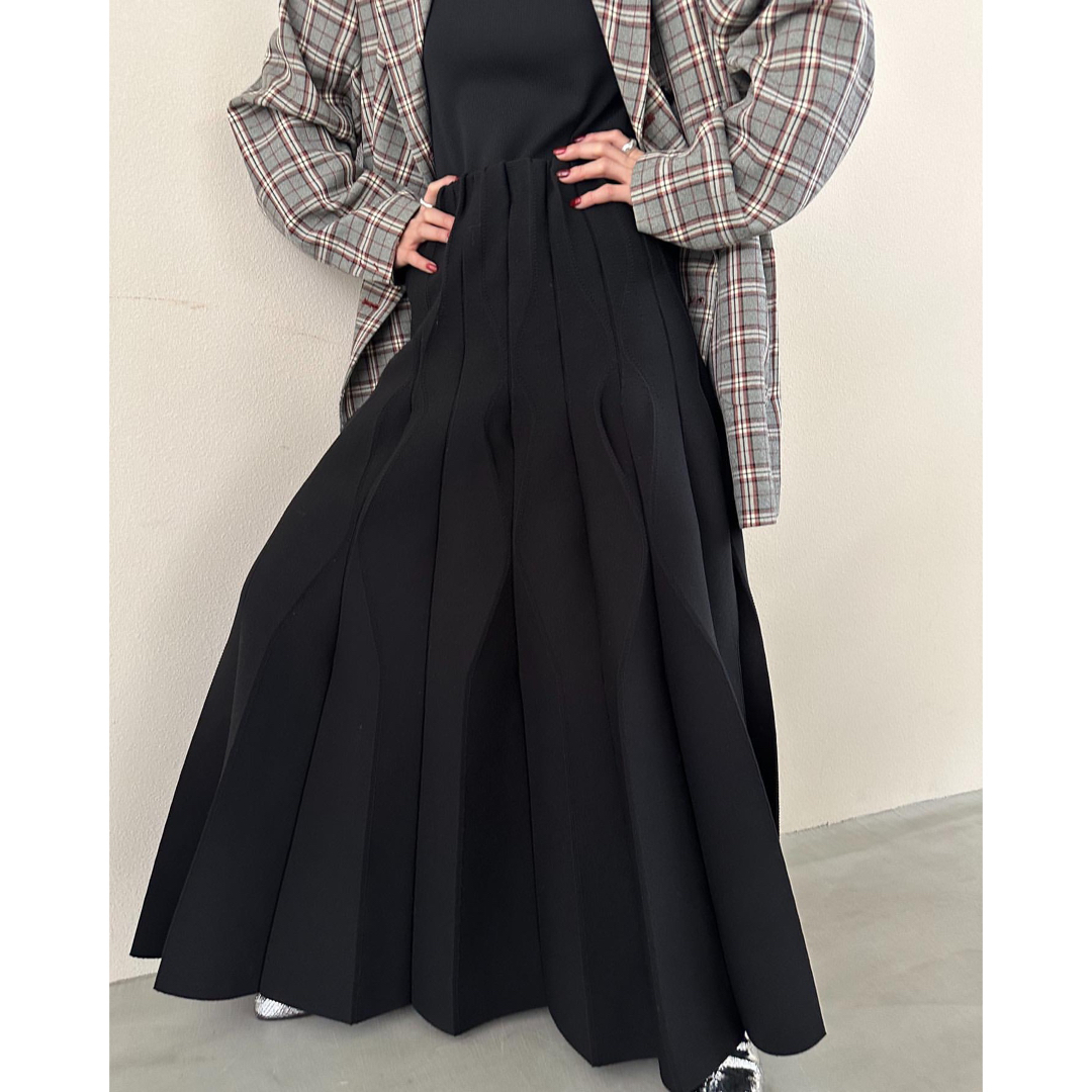 Ameri VINTAGE(アメリヴィンテージ)のAMERI Vintage WAVE PLEATS KNIT SKIRT レディースのスカート(ロングスカート)の商品写真