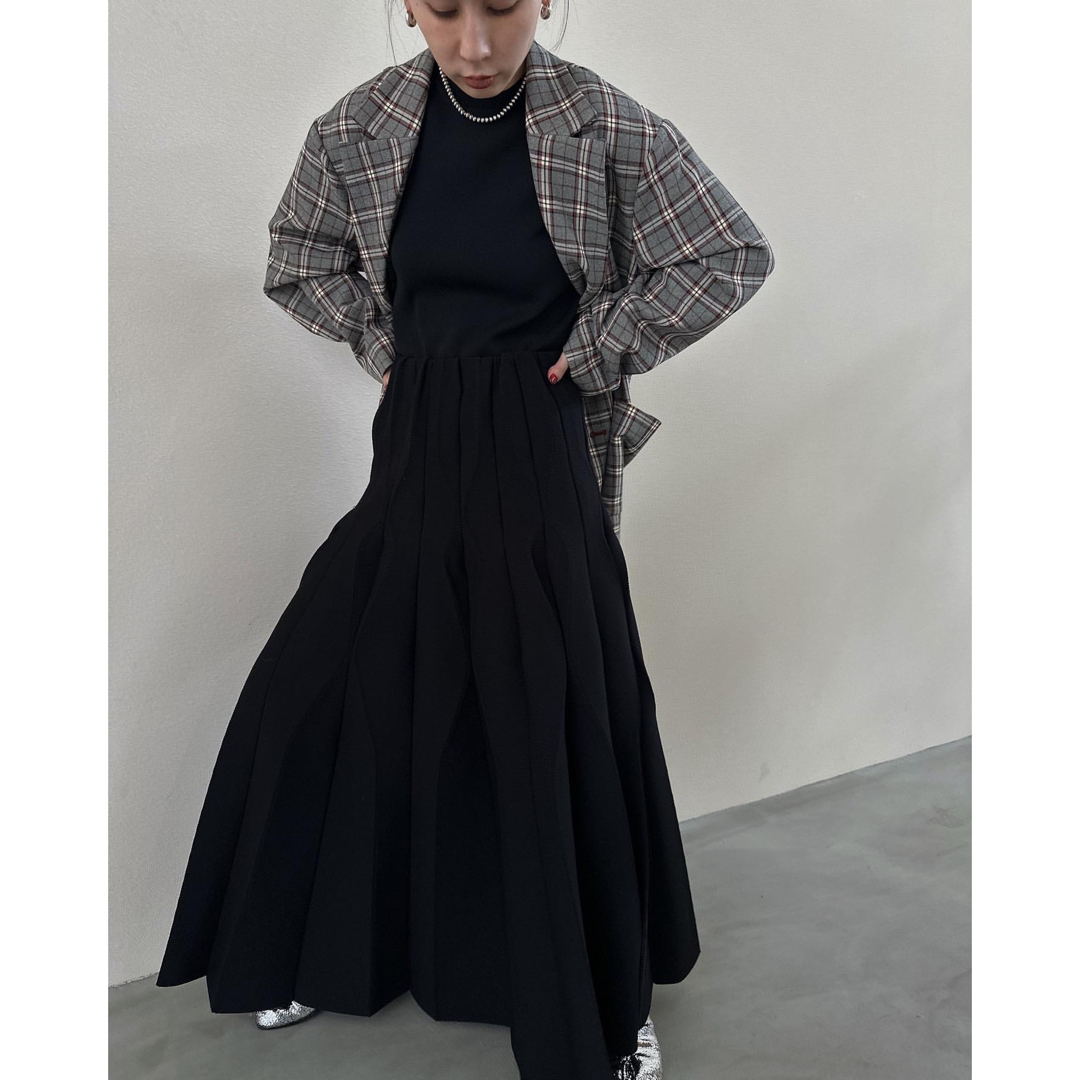 Ameri VINTAGE(アメリヴィンテージ)のAMERI Vintage WAVE PLEATS KNIT SKIRT レディースのスカート(ロングスカート)の商品写真