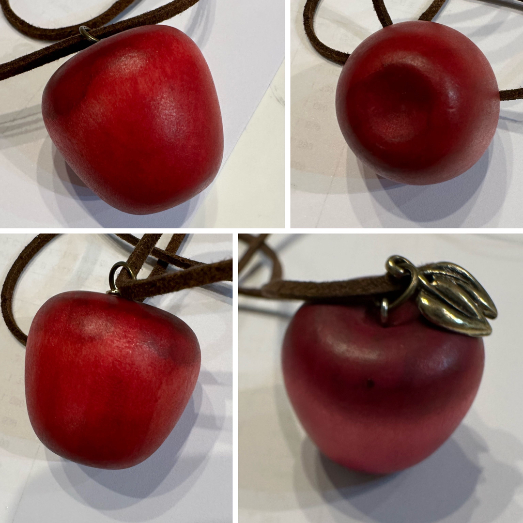 りんごペンダント レディースのアクセサリー(ネックレス)の商品写真