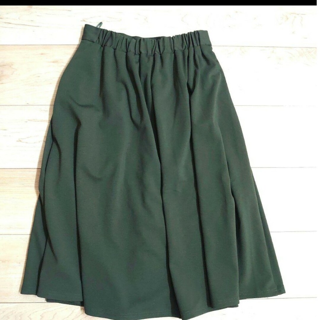 ジーユー　フレアスカート　モスグリーン レディースのスカート(ひざ丈スカート)の商品写真