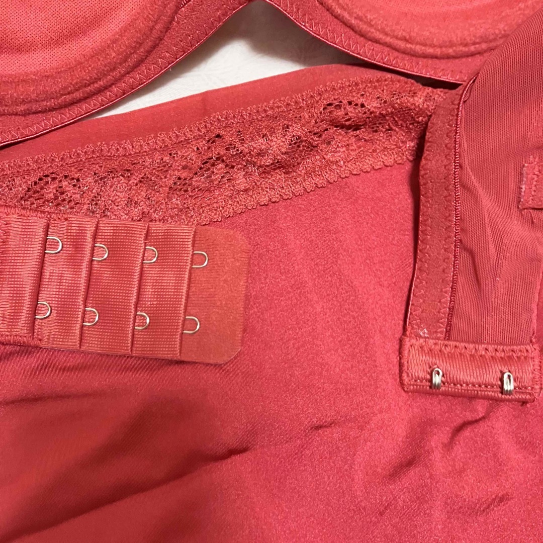 ブラジャー　ショーツ　上下セット　赤系 レディースの下着/アンダーウェア(ブラ&ショーツセット)の商品写真