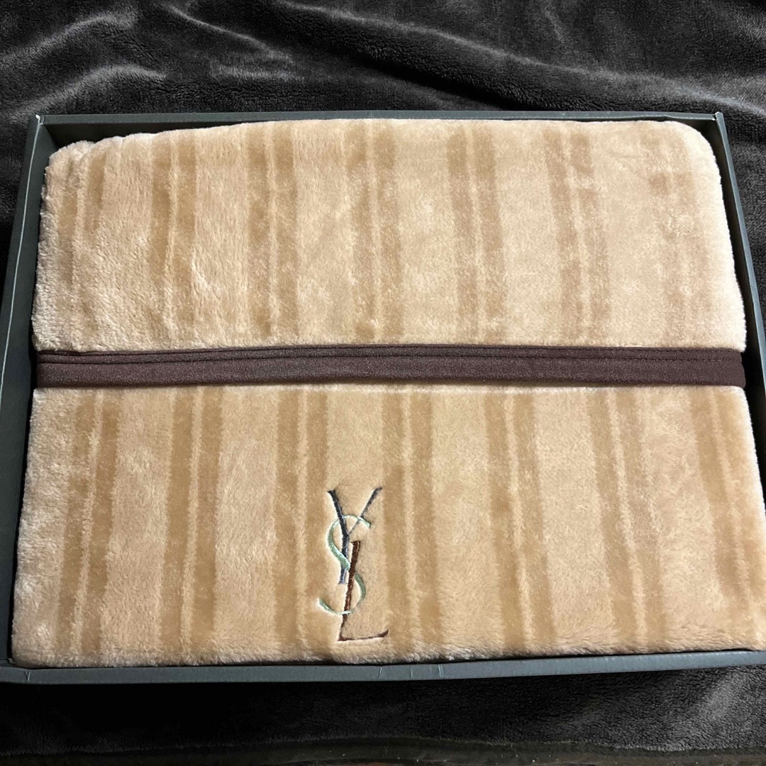 Yves Saint Laurent - イヴ・サンローラン毛布の通販 by みさと's shop Yves Saint Laurent - イヴ・サンローラン毛布の通販 by みさと's shop
