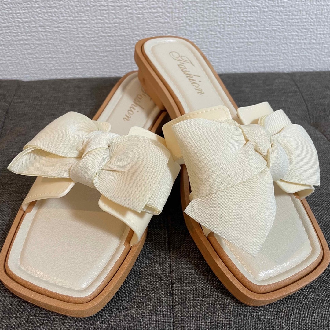 23.5-24.0  ホワイトベージュ フラットサンダル　ペタンコサンダル レディースの靴/シューズ(サンダル)の商品写真