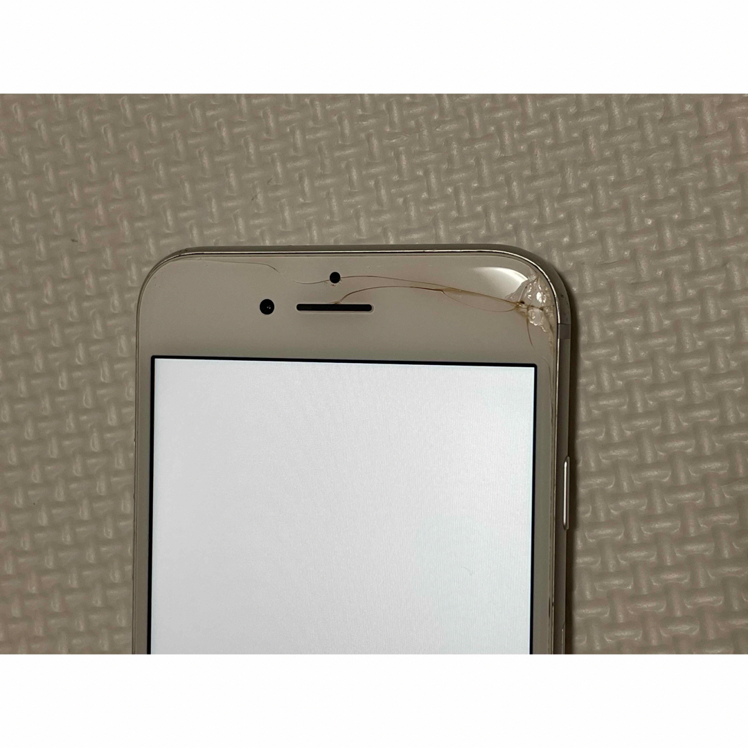 iPhone8 256GB 画面割れ 3