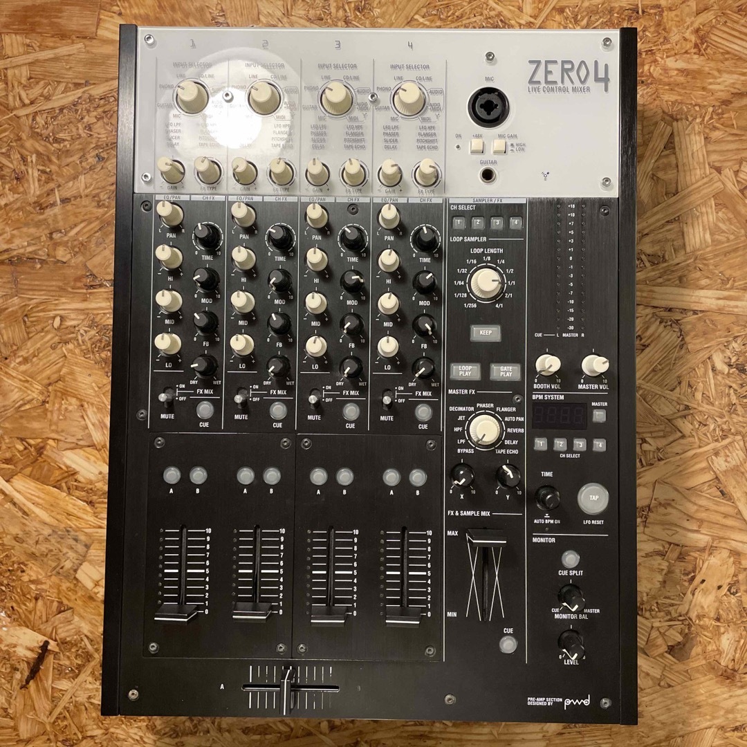 【ジャンク】KORG ZERO4 DJミキサー 楽器のDJ機器(DJミキサー)の商品写真