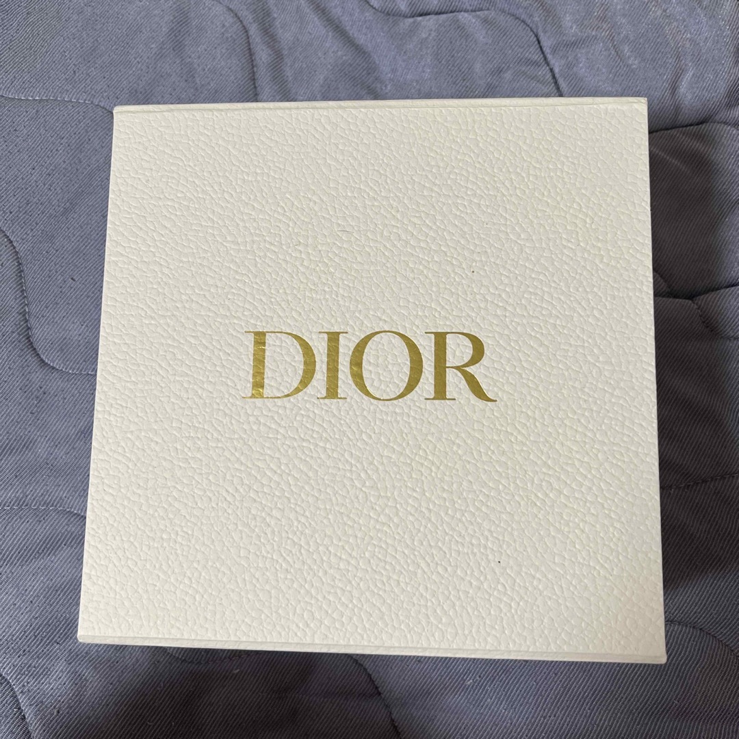 Dior(ディオール)のDIOR 箱 インテリア/住まい/日用品のオフィス用品(ラッピング/包装)の商品写真