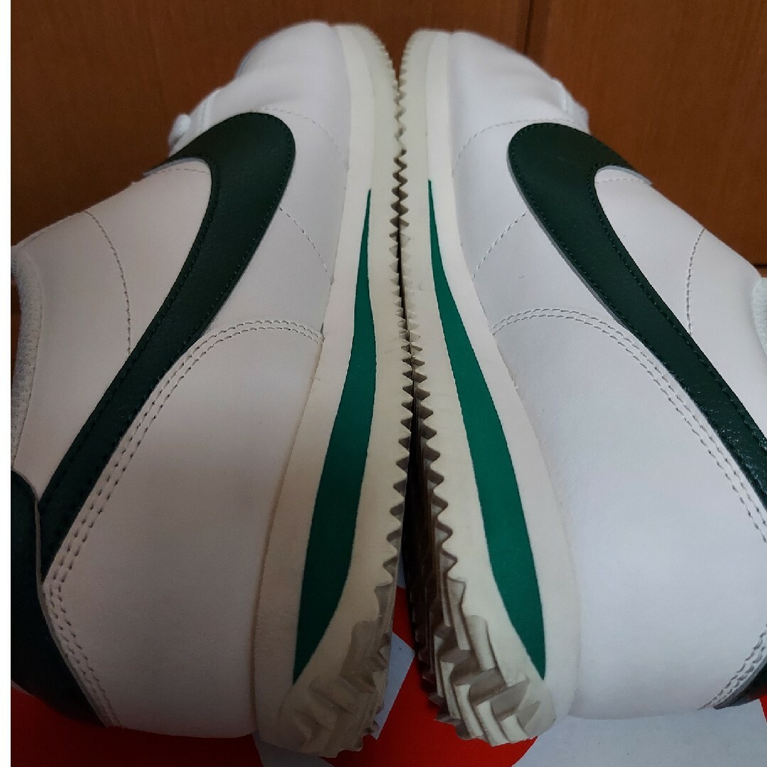 NIKE(ナイキ)の完売サイズW NIKE CORTEZ コルテッツ グリーン レディースの靴/シューズ(スニーカー)の商品写真