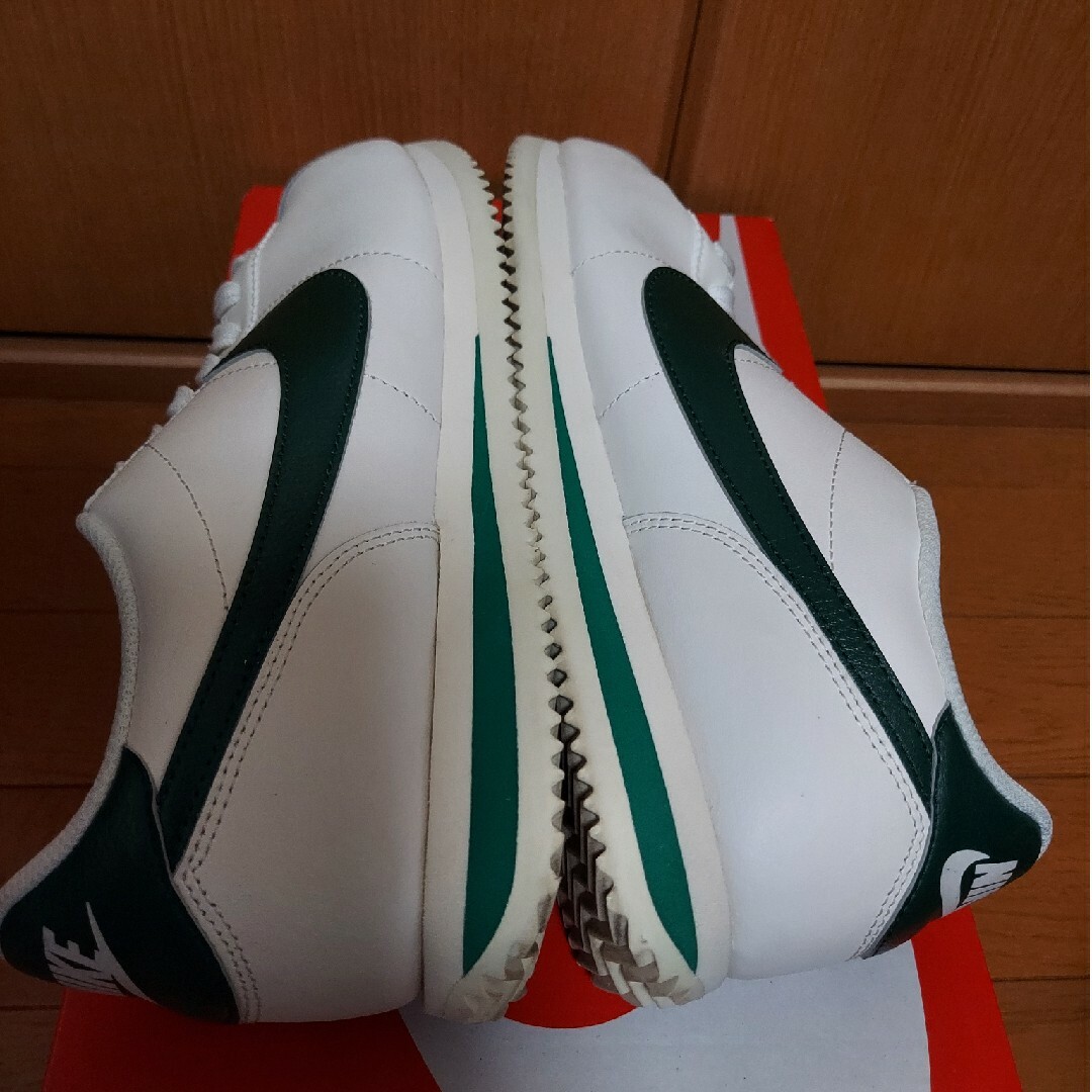 NIKE(ナイキ)の完売サイズW NIKE CORTEZ コルテッツ グリーン レディースの靴/シューズ(スニーカー)の商品写真