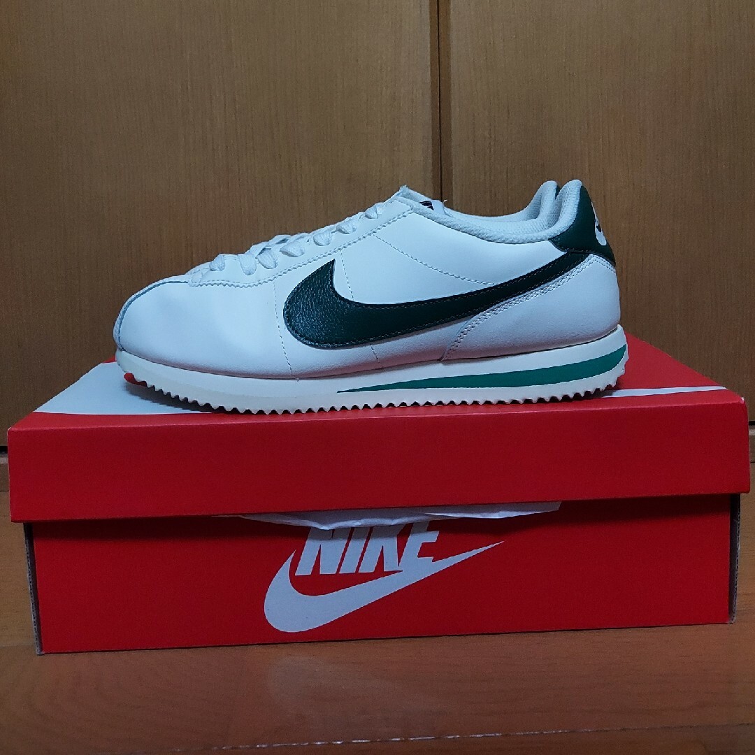 NIKE(ナイキ)の完売サイズW NIKE CORTEZ コルテッツ グリーン レディースの靴/シューズ(スニーカー)の商品写真