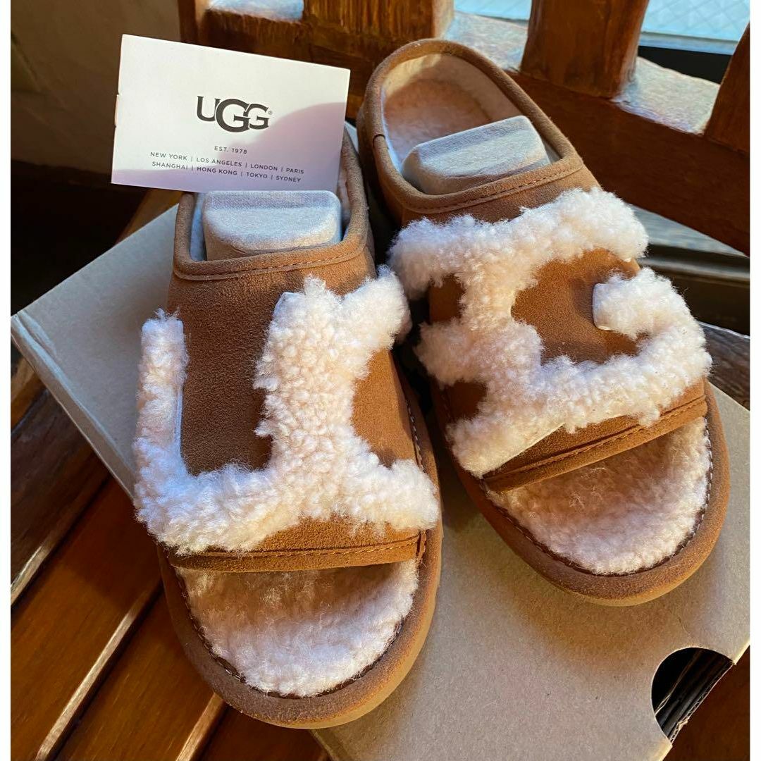 激レア✨新品✨22・22.5もOK✨UGG✨SLIDE✨でかロゴ ファーサンダル
