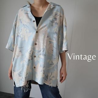 アートヴィンテージ(ART VINTAGE)の【vintage】大花柄 フラワー ミルキーカラー シルク 半袖シャツ XL(シャツ)