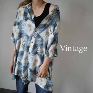 アートヴィンテージ(ART VINTAGE)の【vintage】ボタニカル柄 とろみ ルーズ 半袖シャツ 水色 白 2XL(シャツ)