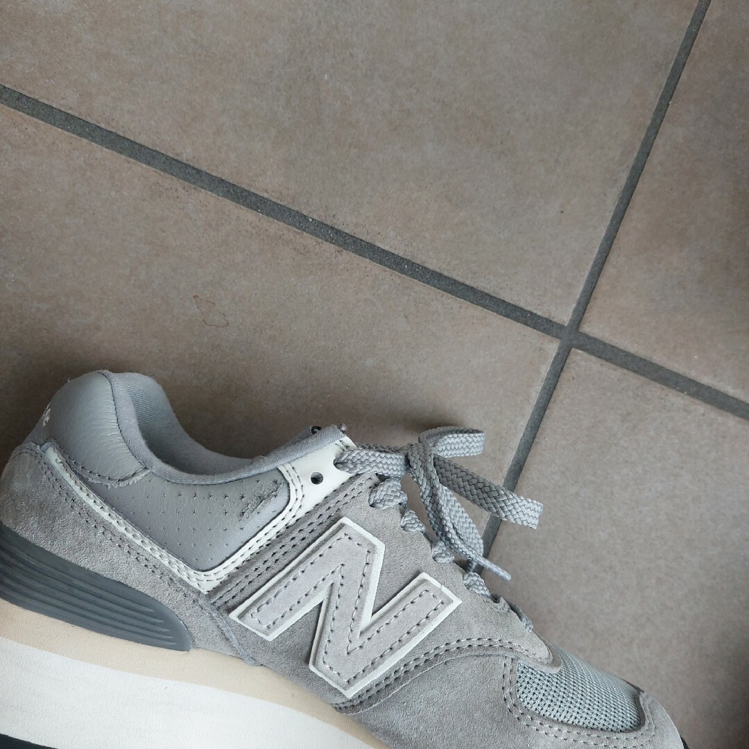 574（New Balance）(ゴーナナヨン)の完売ニューバランスWL574ZBAグレー22.5センチ厚底スニーカーコンバース レディースの靴/シューズ(スニーカー)の商品写真