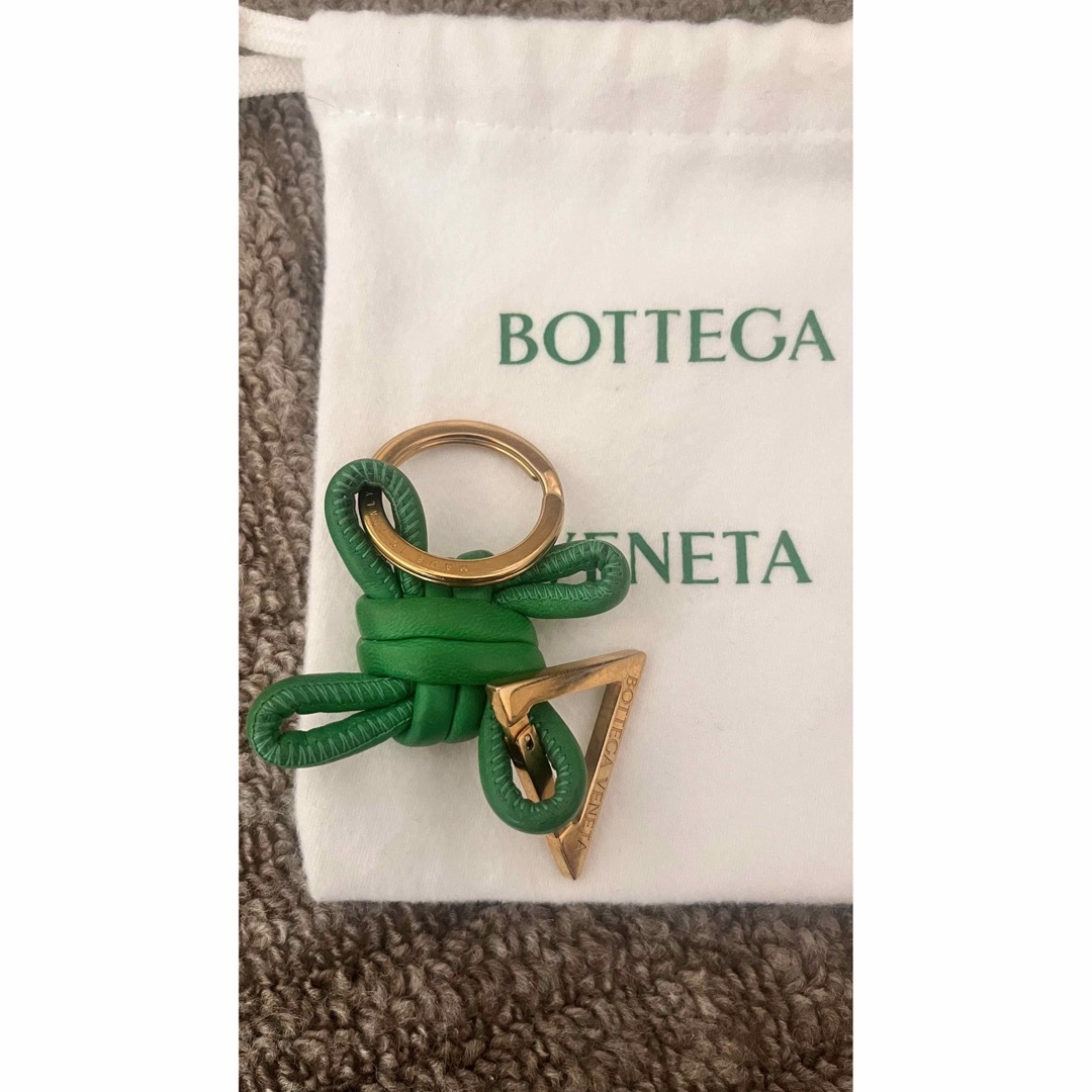 Bottega Veneta(ボッテガヴェネタ)のボッテガ ヴェネタ グリーン キーリング キーホルダー レディースのファッション小物(キーホルダー)の商品写真