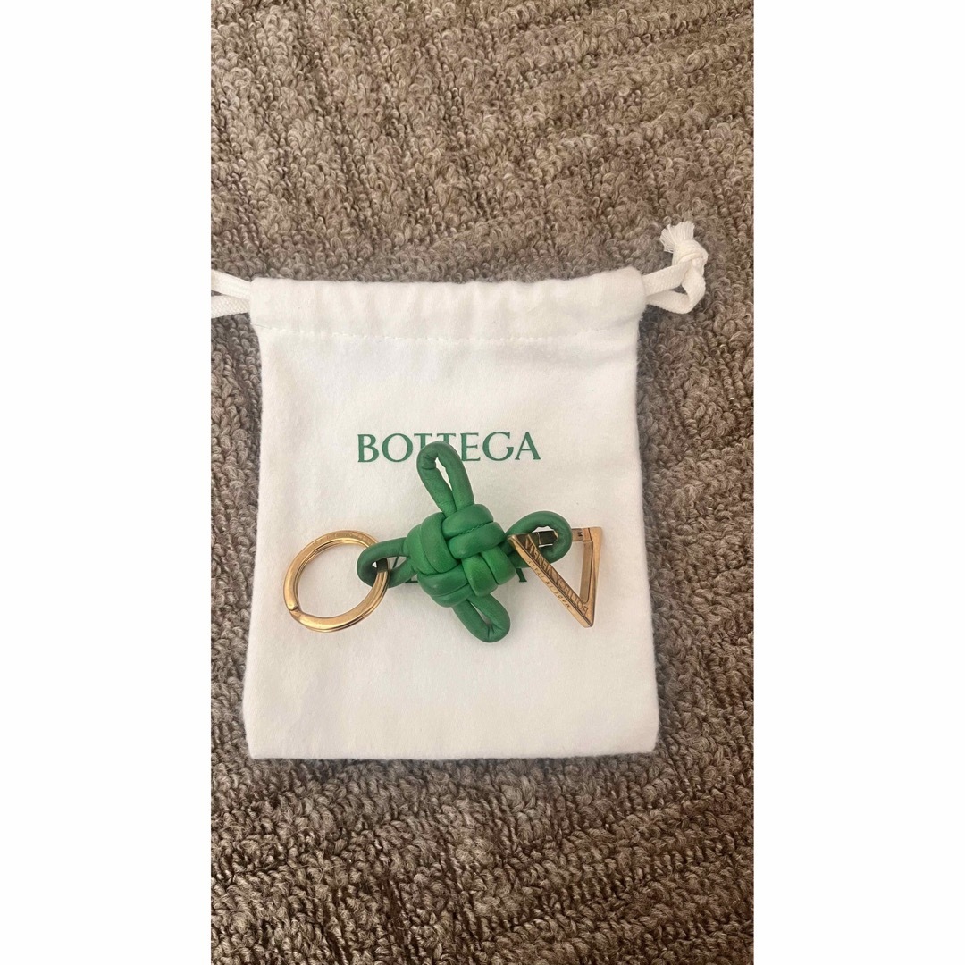 Bottega Veneta(ボッテガヴェネタ)のボッテガ ヴェネタ グリーン キーリング キーホルダー レディースのファッション小物(キーホルダー)の商品写真
