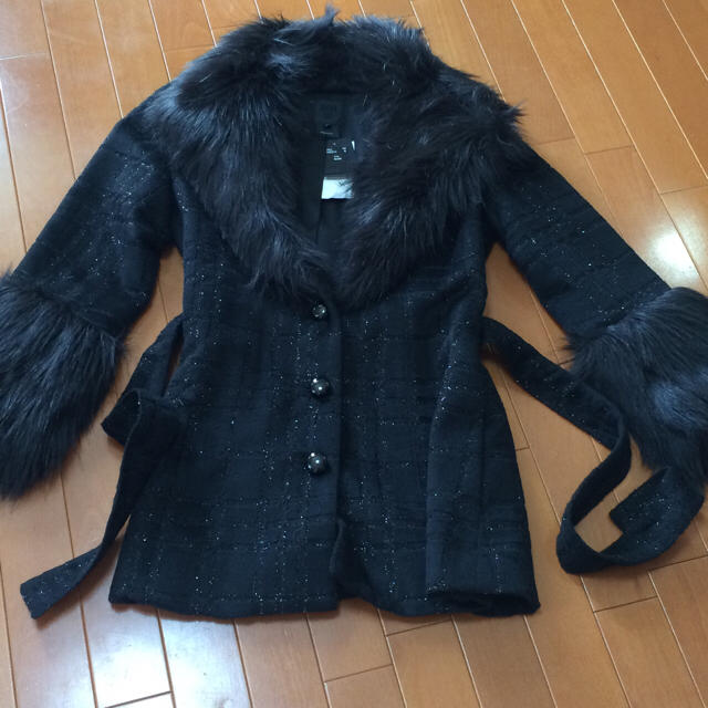 ANNA SUI(アナスイ)のHi様専用 新品 アナスイ コート ブラック ANNA SUI レディースのジャケット/アウター(毛皮/ファーコート)の商品写真