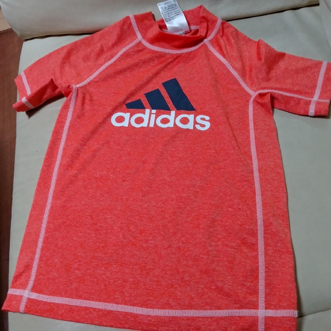 adidas(アディダス)のアディダス　140　ラッシュガード キッズ/ベビー/マタニティのキッズ服女の子用(90cm~)(水着)の商品写真