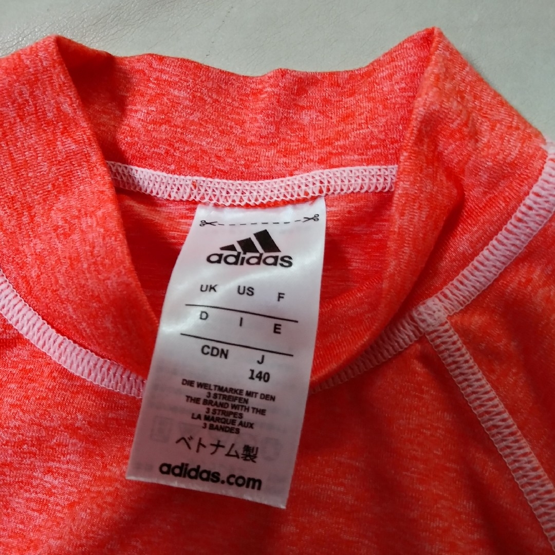 adidas(アディダス)のアディダス　140　ラッシュガード キッズ/ベビー/マタニティのキッズ服女の子用(90cm~)(水着)の商品写真