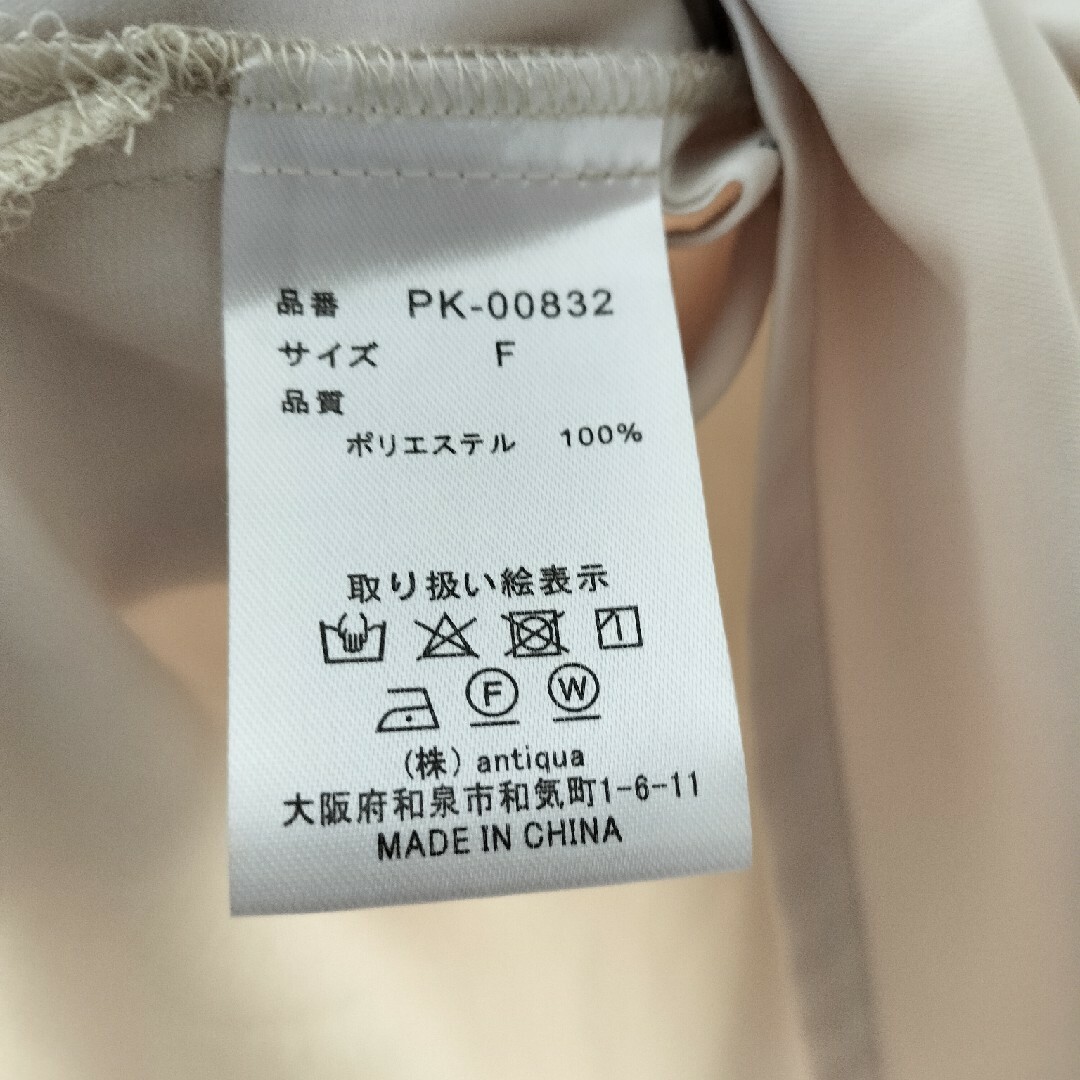 antiqua(アンティカ)の未使用に近い美品！antiqua デザインタック半袖シャツ レディースのトップス(シャツ/ブラウス(半袖/袖なし))の商品写真