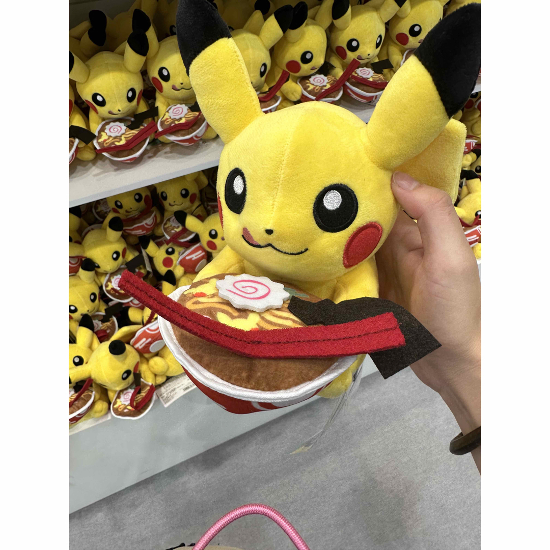 ポケモンワールドチャンピオンシップス　ピカチュウ　ぬいぐるみ