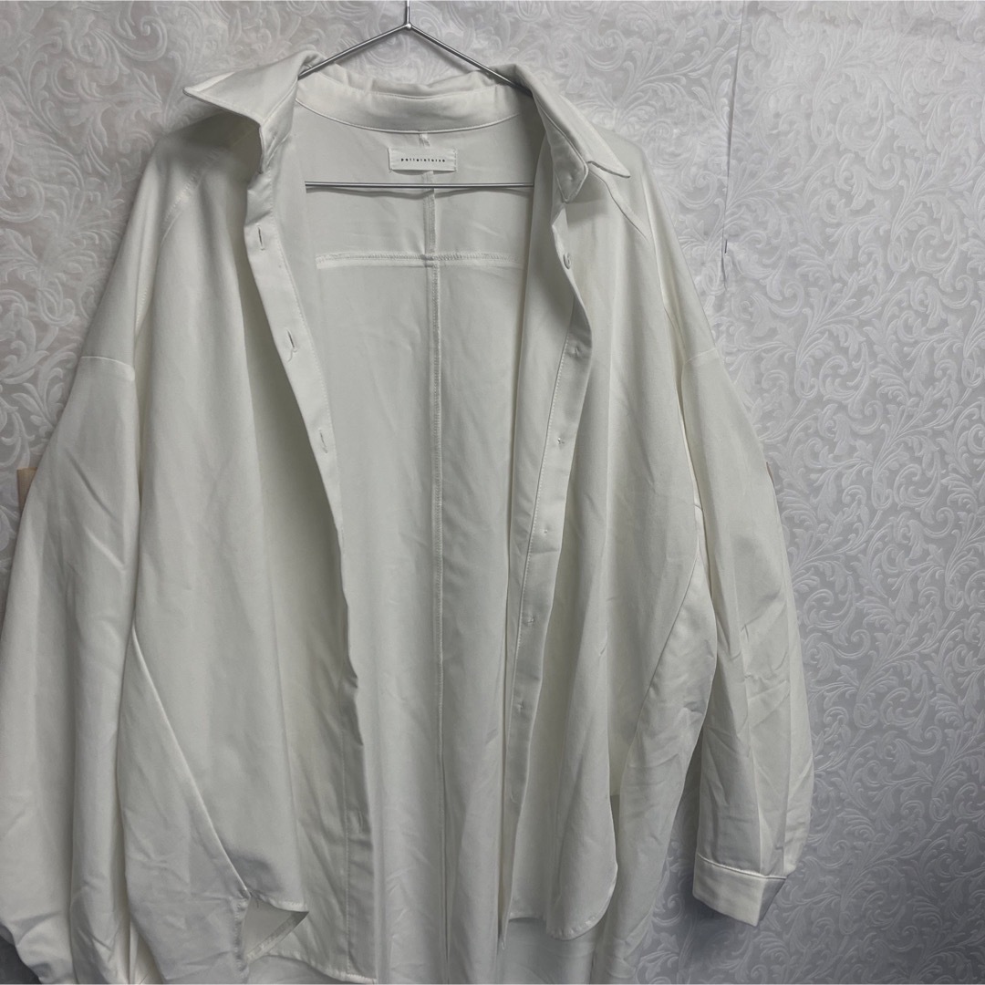 antiqua(アンティカ)のアンティカ antiqua 白シャツ 長袖シャツ 大きいサイズ レディースのトップス(シャツ/ブラウス(長袖/七分))の商品写真