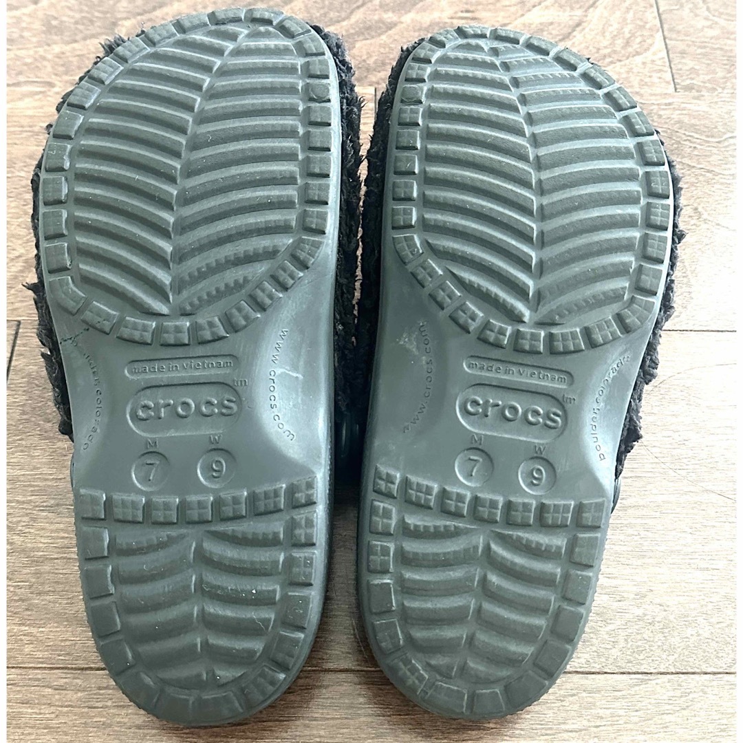 crocs(クロックス)のクロックスボア25cmクラシックマニアファズクロッグ　ブラック レディースの靴/シューズ(サンダル)の商品写真