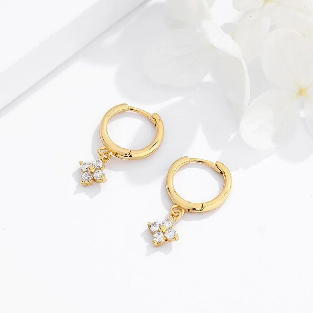 セール❣️【最高級CZダイヤ】揺れる フラワー 花 リング ピアス＊ゴールド＊ レディースのアクセサリー(ピアス)の商品写真