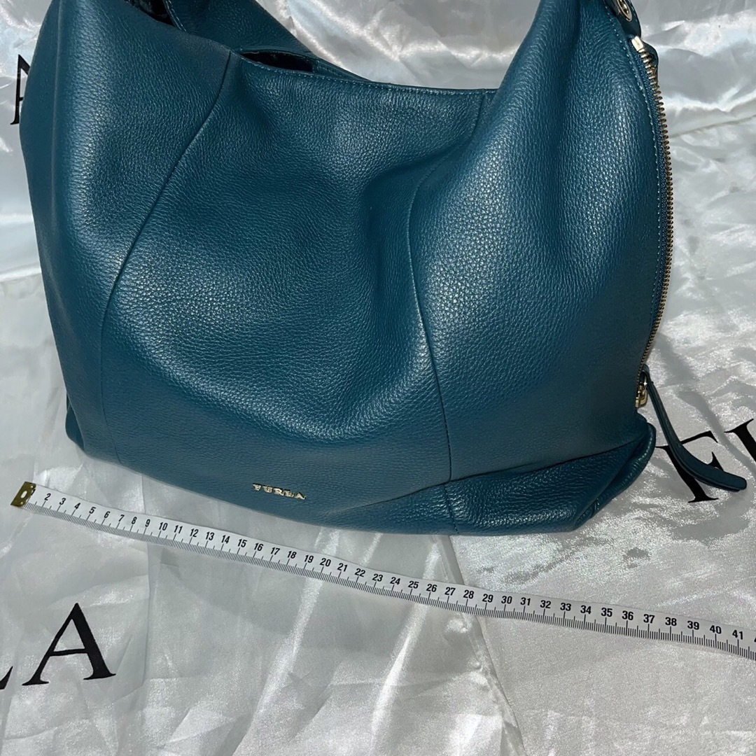 美品。FURLA　フルラ　オールレザー　ショルダートートバッグ