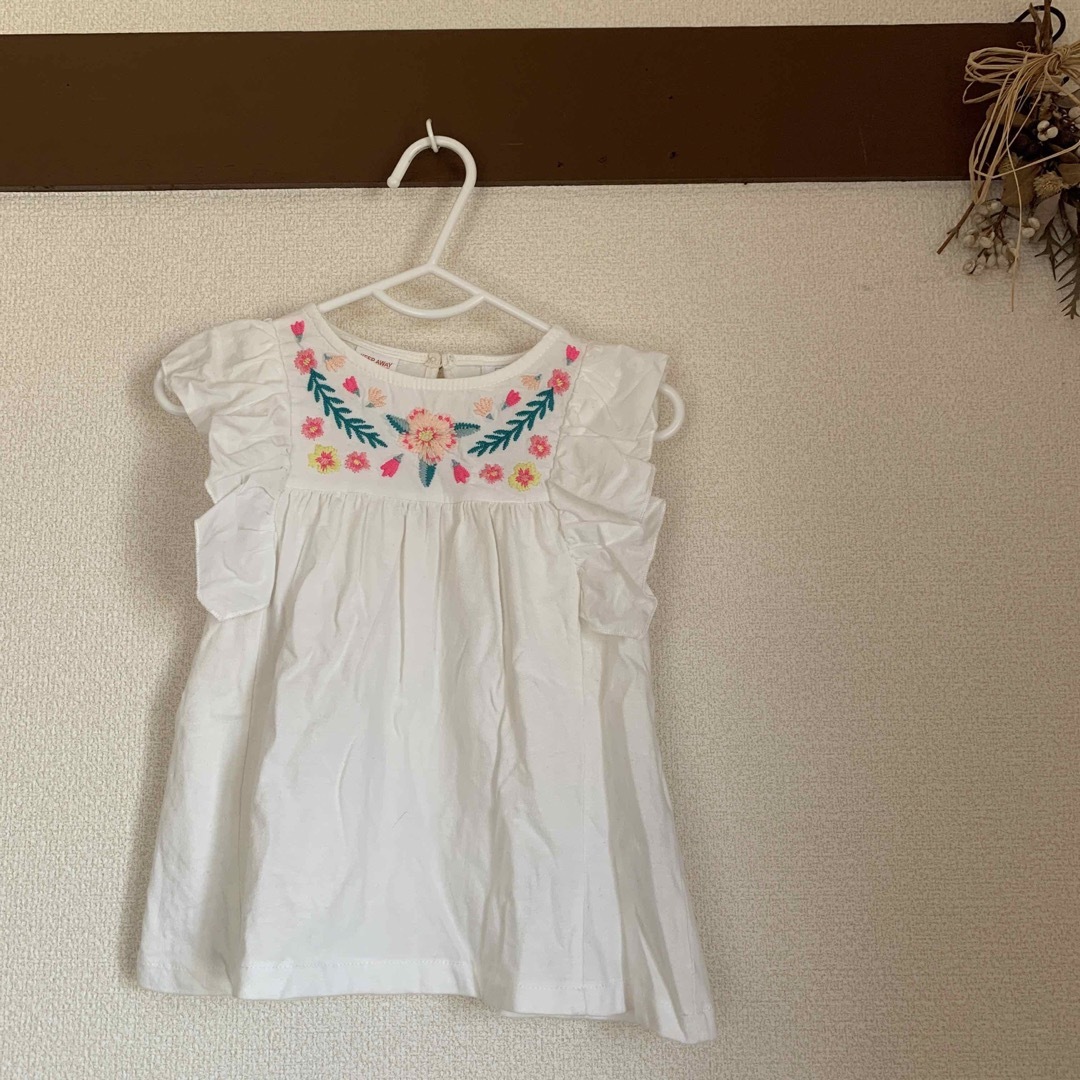 ZARA KIDS(ザラキッズ)のZARA フラワー刺繍トップス　2-3y キッズ/ベビー/マタニティのキッズ服女の子用(90cm~)(ブラウス)の商品写真