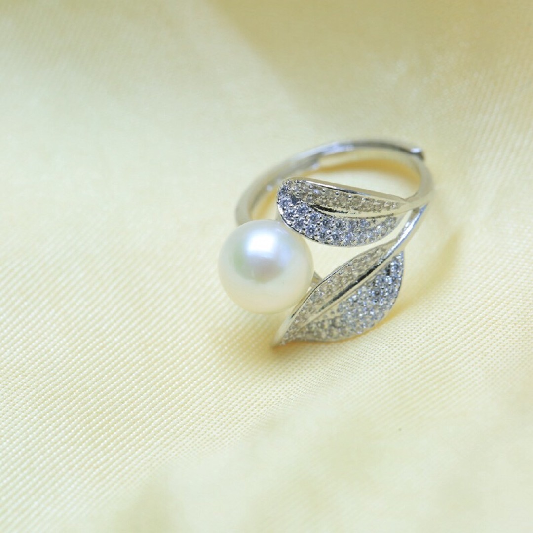 素敵な大粒♪天然本真珠のボリューム感で楽しめる♪リーフダイヤ入ホワイトパール指輪 レディースのアクセサリー(リング(指輪))の商品写真