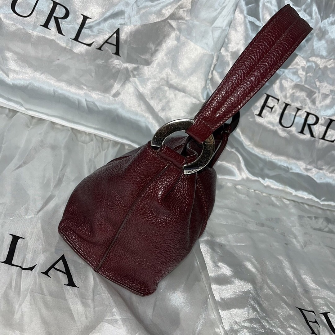 極美品　FURLA フルラ　ショルダーバッグ　肩掛け　レザー　本革