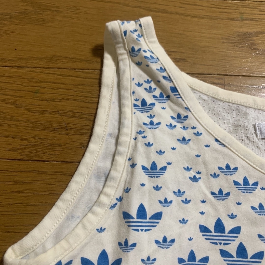 Originals（adidas）(オリジナルス)の③ adidas 総ロゴ タンク 背中 一部 メッシュ  レディースのトップス(タンクトップ)の商品写真