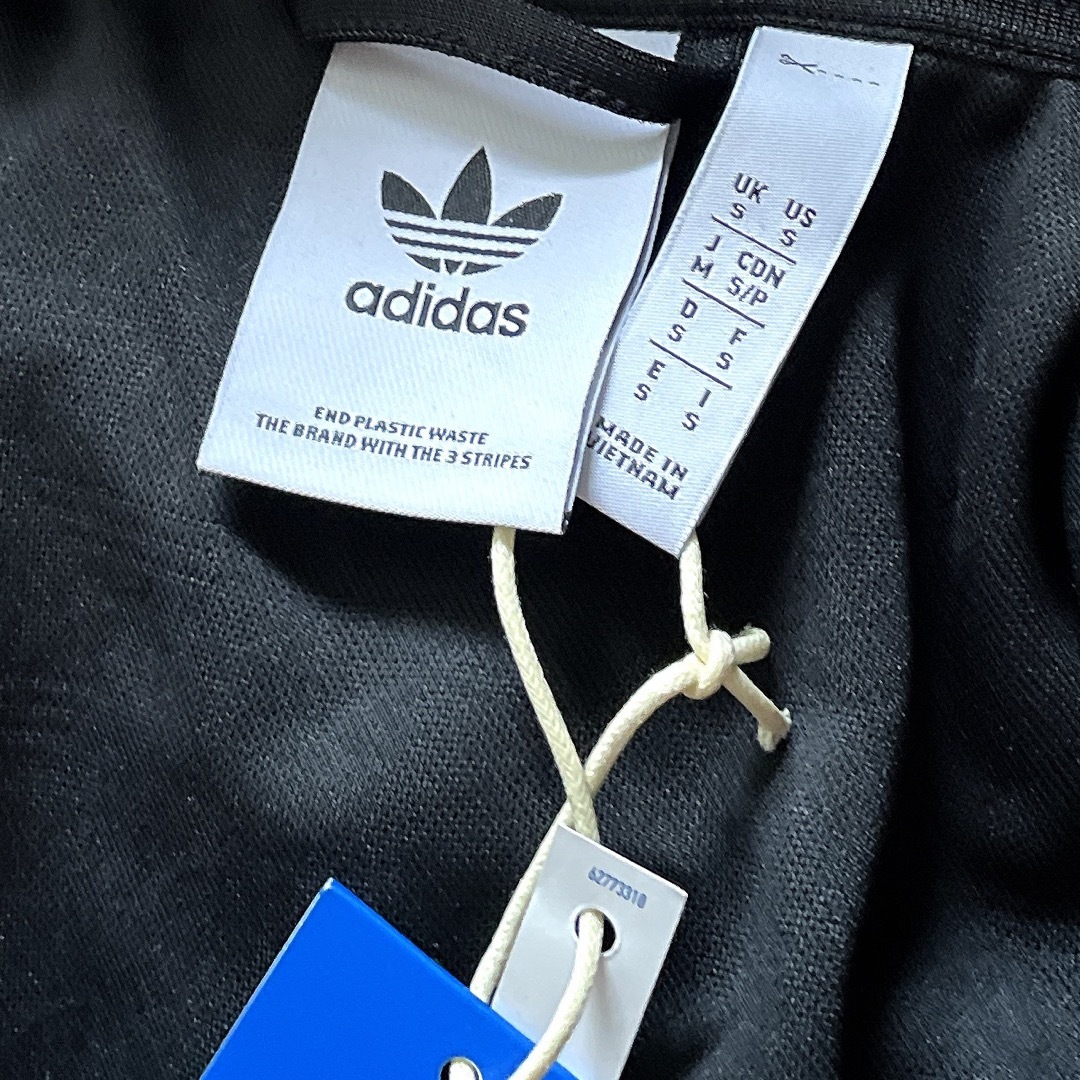 新品 adidas Originals柄トレーナー