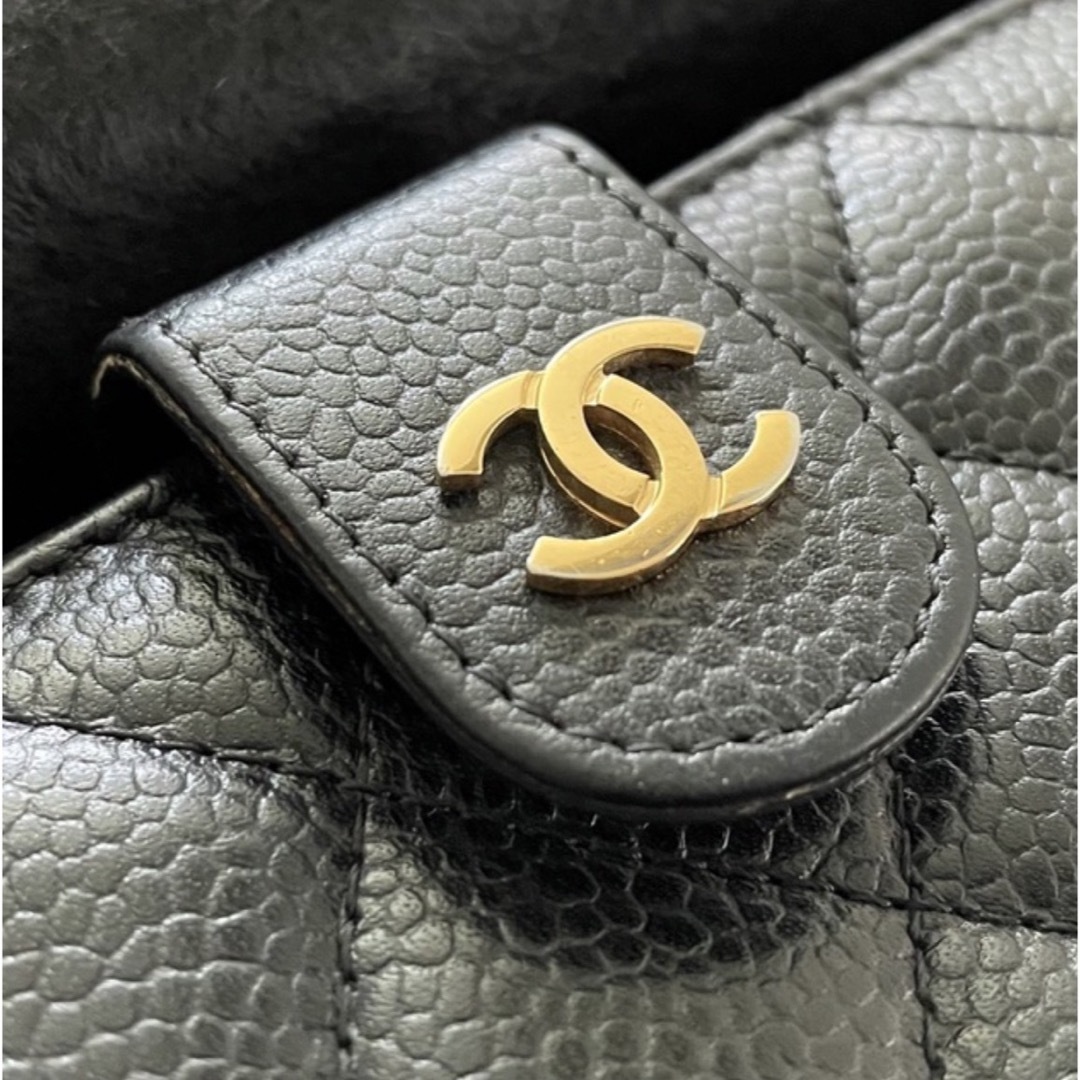 CHANEL - CHANEL キャビアスキン 二つ折り財布の通販 by @|シャネル