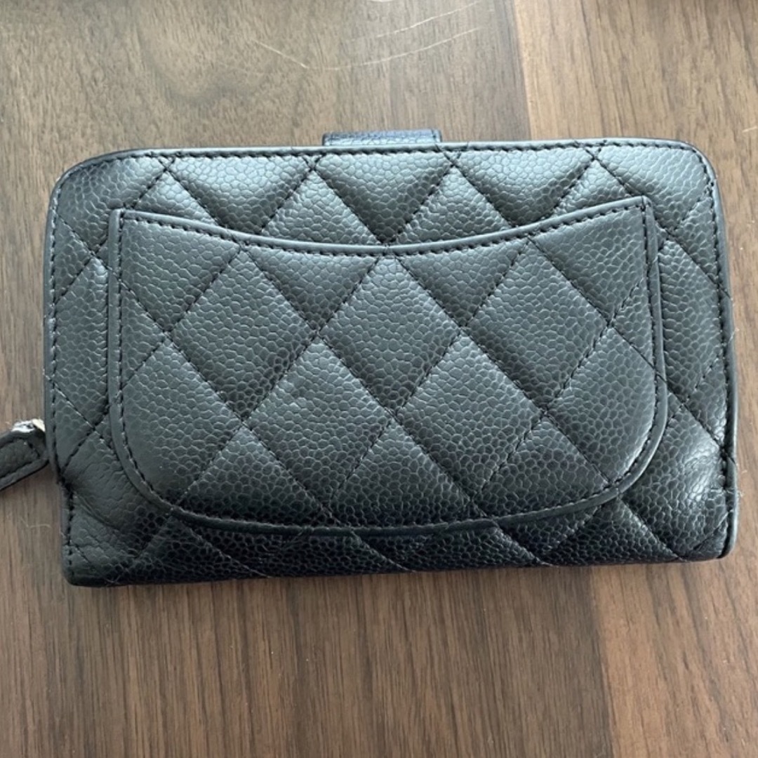 CHANEL - CHANEL キャビアスキン 二つ折り財布の通販 by @|シャネル