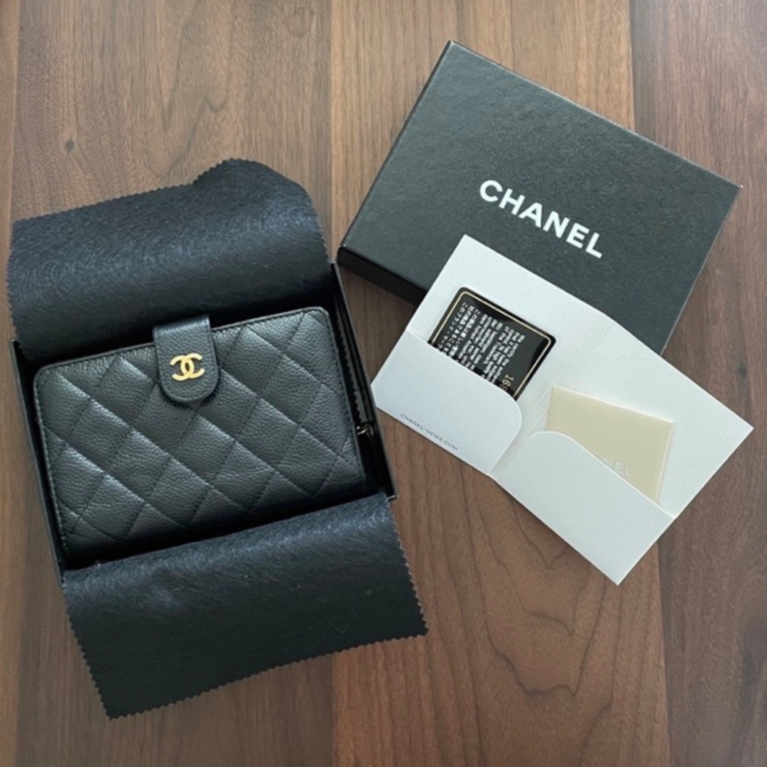 CHANEL - CHANEL キャビアスキン 二つ折り財布の通販 by @|シャネル
