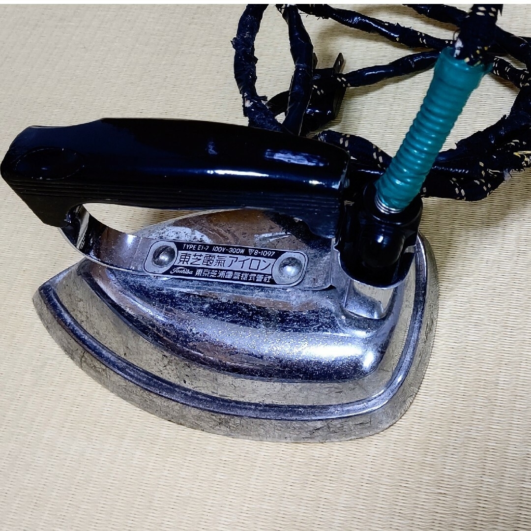 レア(骨董品) 昭和レトロ/東芝電気アイロン EI-7形 (非情に レア(骨董品) 昭和レトロ/東芝電気アイロン EI-7形 (非情に