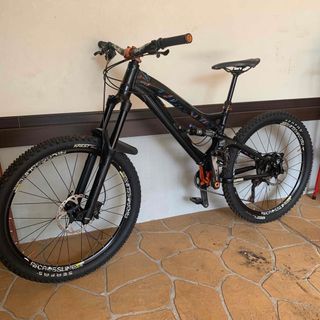 ジーティーバイシクルズ(GT Bicycles)のGT Distortion one MTB 直接お引渡し限定(自転車本体)