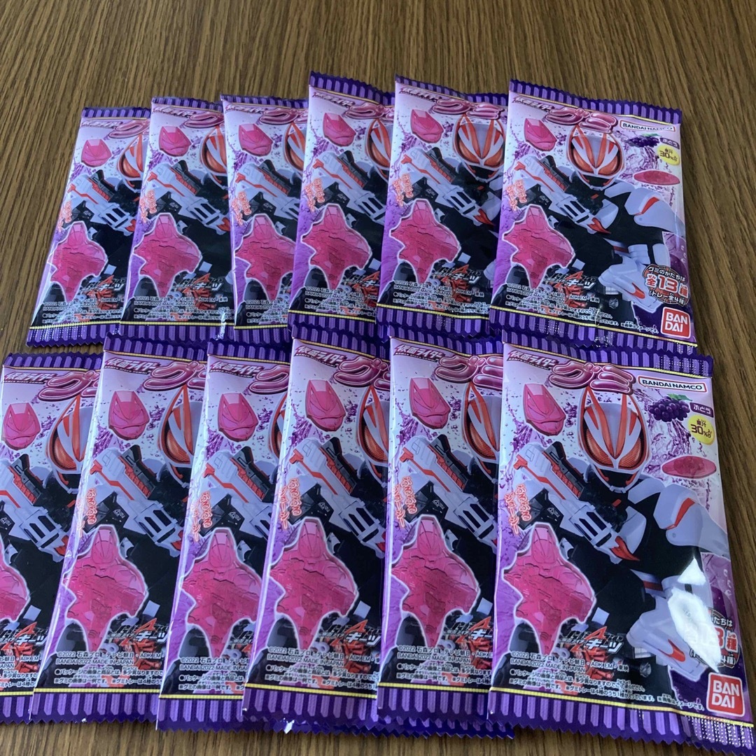 仮面ライダーグミ12個セットまとめて 食品/飲料/酒の食品(菓子/デザート)の商品写真