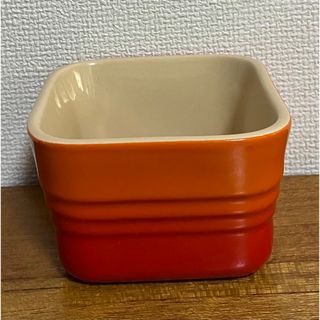 ルクルーゼ(LE CREUSET)のLe Creuset ラムカン　スクウェア　オレンジ×赤　蓋なし　送料無料(食器)