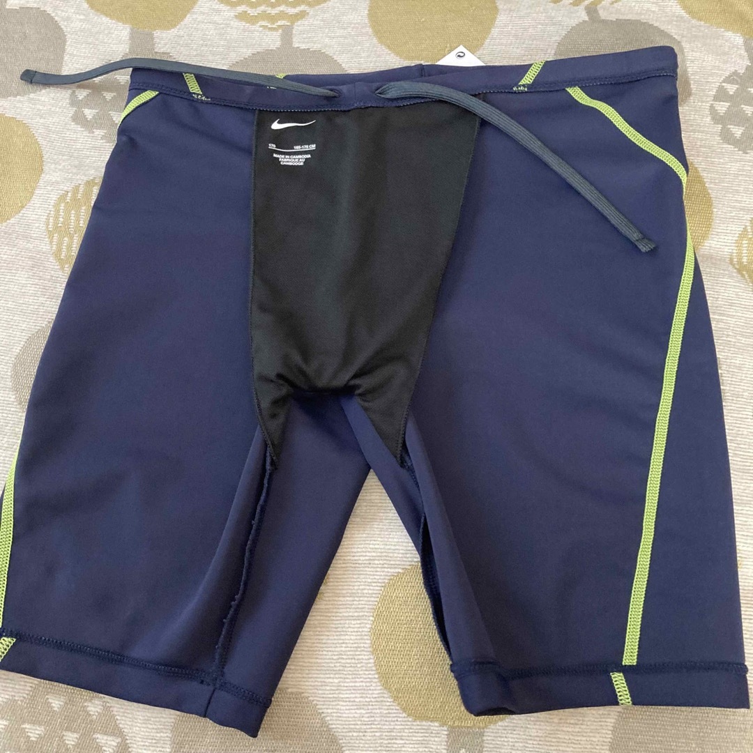 NIKE(ナイキ)の《新品・タグ付き未使用》NIKE 男の子用 スクール水着 170cm キッズ/ベビー/マタニティのキッズ服男の子用(90cm~)(水着)の商品写真