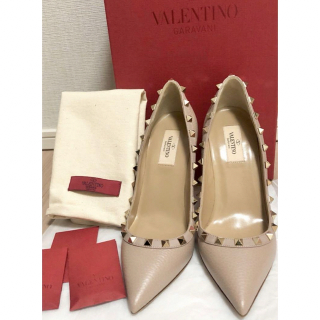 VALENTINO ロックスタッズ　パンプス　38 裏張り済 レディースの靴/シューズ(ハイヒール/パンプス)の商品写真