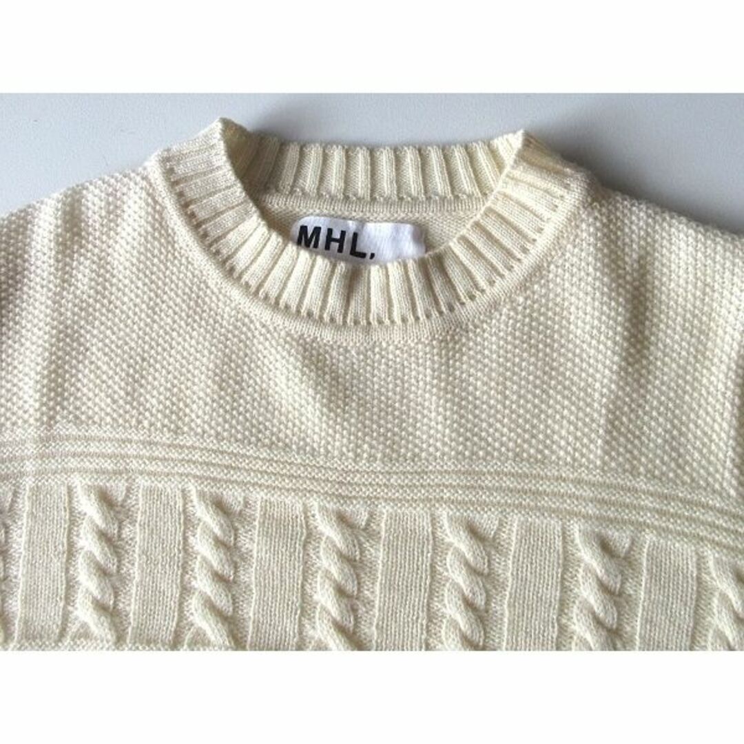 MHL.(エムエイチエル)のMHL. BASIC WOOL ポイントケーブル編み ニット L エクリュ メンズのトップス(ニット/セーター)の商品写真