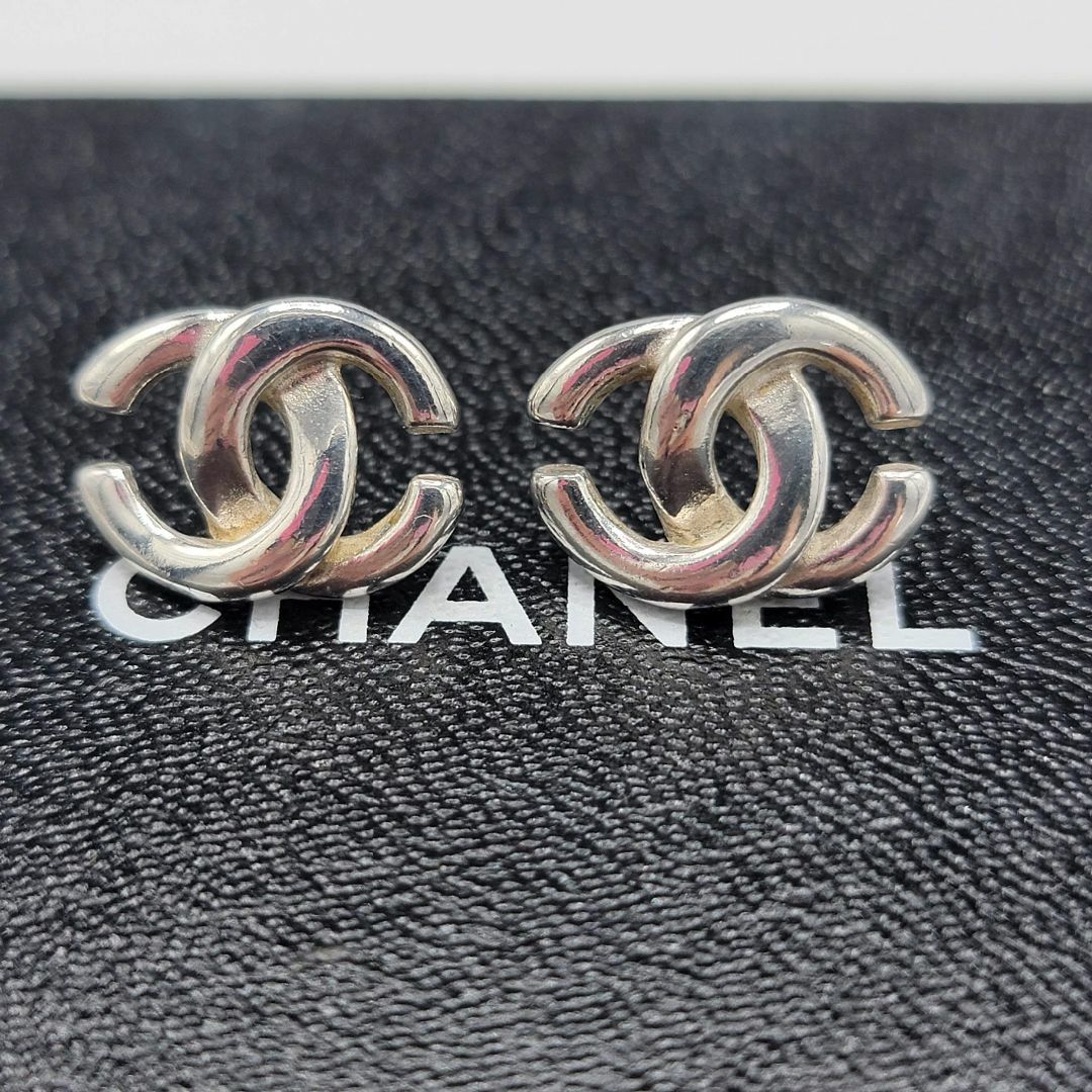 CHANELグレーシルバーピアス