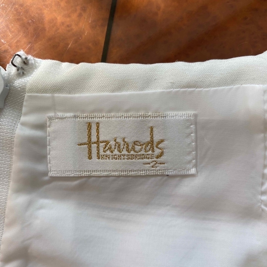 Harrods(ハロッズ)のHarrods ハロッズ 白 膝丈ワンピース 膝下ワンピース 2  レディースのワンピース(ひざ丈ワンピース)の商品写真